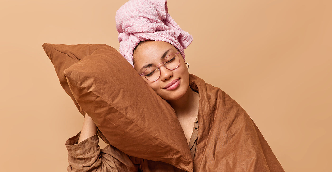 Why Silk/Satin Pillowcases Are Better Than Other Fabrics: Benefits for Hair and Skin