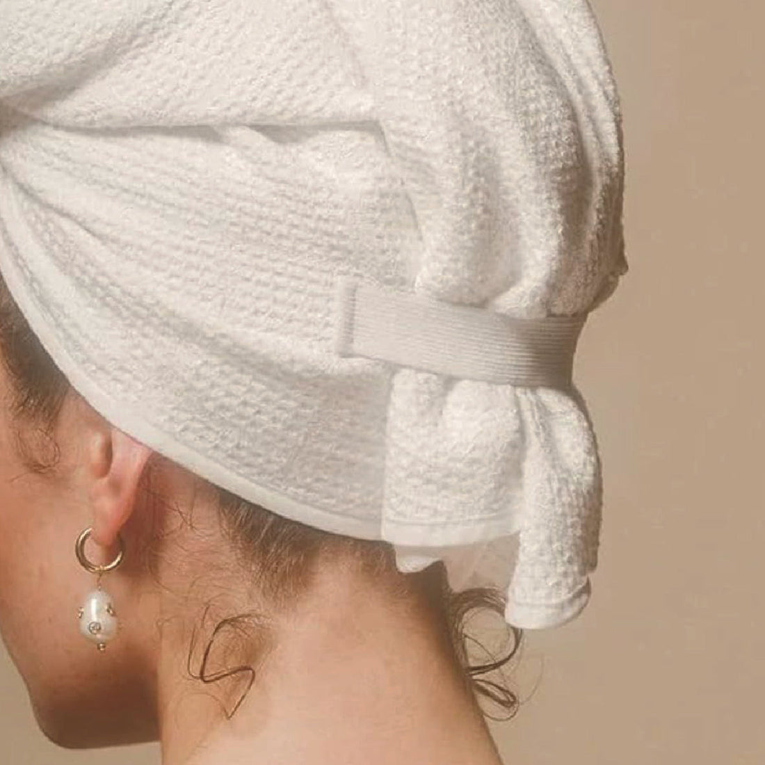 The Magic of Microfiber Hair Towels: Why They’re a Must-Have for Faster Drying and Healthier Hair